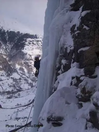 Cascade glace-Gavarnie Route Boucharo