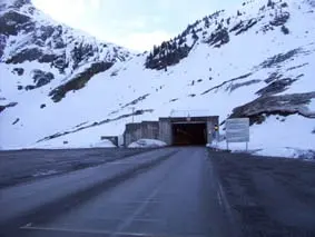 Aragnouet Tunnel-Entree France Ete